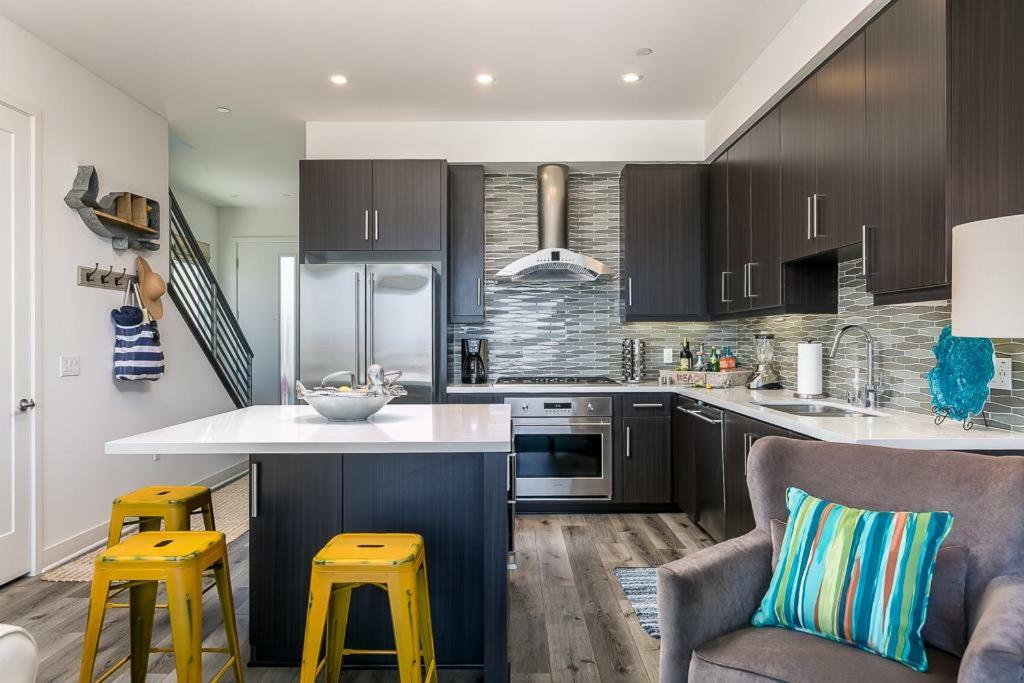 Ocean View 3 Bedrooms Condo, Just Steps From The Park, Pier & Water! 因皮里尔滩 外观 照片